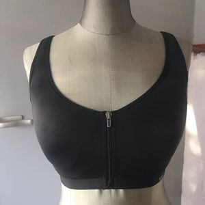 Victoria’s Secret zip-front sports bra 32DDD